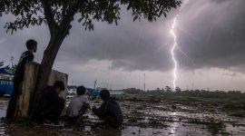 Dua Remaja Diduga Tersambar Petir di Karimun, Satu Meninggal Dunia