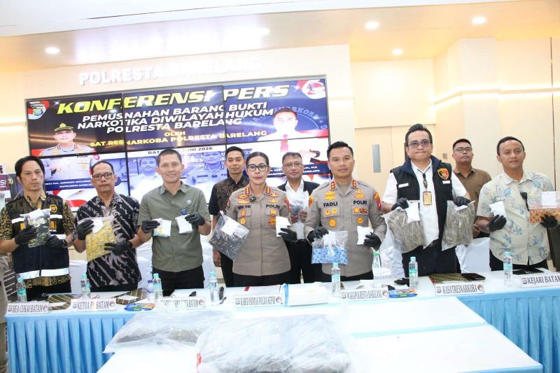 Polresta Barelang Gagalkan Pengiriman 1 Kilogram Sabu ke Kendari, Ribuan Barang Bukti Narkoba Dimusnahkan