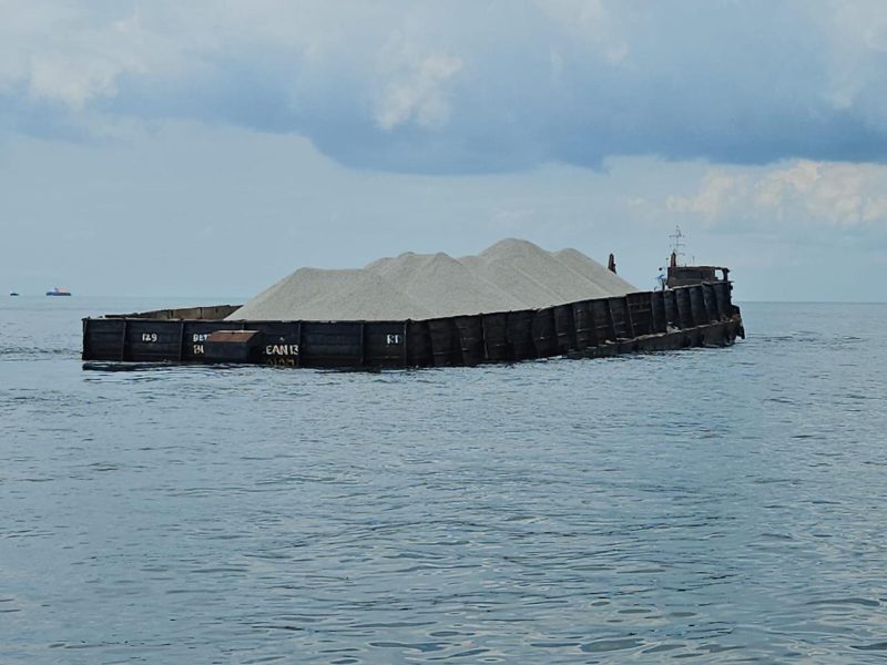 Tongkang Bermuatan Batu Granit Terbalik di Perairan Batu Ampar, Basarnas Pastikan Tidak Ada Korban Jiwa