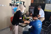 Polres Karimun Gelar Cek Kesehatan Gratis di Pelabuhan Sambut Hari Bhayangkara Ke-80