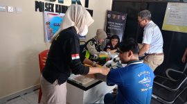 Polres Karimun Gelar Cek Kesehatan Gratis di Pelabuhan Sambut Hari Bhayangkara Ke-80