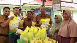 Warga Sambut Antusias Bazar Pasar Murah PT CPM dan Pemkab Lingga, Ribuan Paket Sembako Habis Diserbu