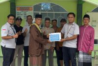Lewat Program TJSL, PT Timah Rampungkan Pemasangan Paving Halaman Masjid Nurul Huda