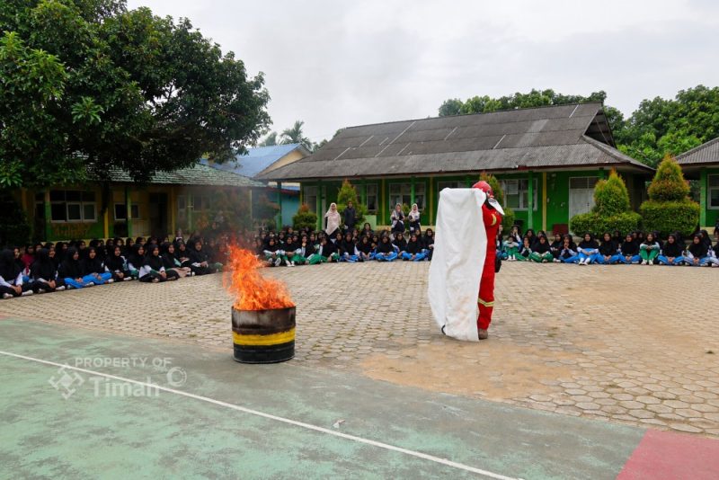 Tingkatkan Kesadaran Mitigasi Bencana, PT Timah Gelar Edukasi Kebakaran di Ponpes Darul Furqan