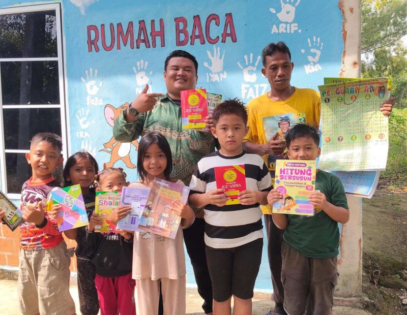 Alumni KKN UIN Suska Donasikan Buku dan Resmikan Rumah Baca Harmoni Literasi di Desa Pangke