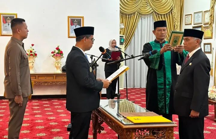 Bupati Iskandarsyah Resmi Lantik Dr Sularno sebagai Pj Sekda Karimun