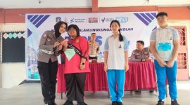 Satlantas Polres Karimun Edukasi Pelajar SMA Maha Bodhi Lewat Program Police Goes To School