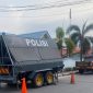 Mobil polisi berjaga didepan Kantor ULP PLN Tanjungbalai Karimun.