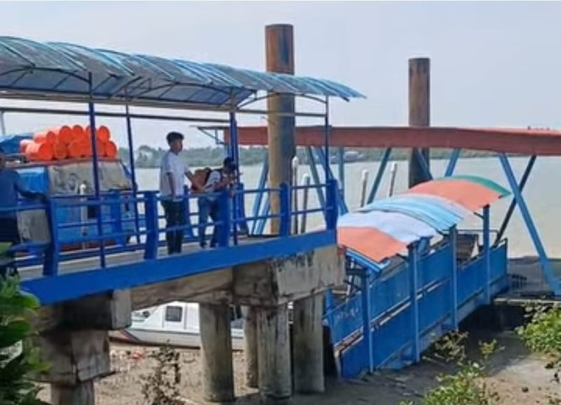 Jembatan Penghubung Dermaga A Pelabuhan Tanjung Batu Kundur Roboh, Aktivitas Penumpang Dialihkan