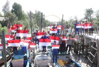 Polres Karimun Gerakkan Pembagian Bendera Merah Putih untuk Semarakkan HUT RI