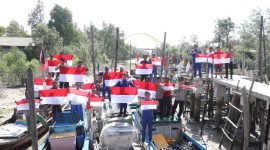 Polres Karimun Gerakkan Pembagian Bendera Merah Putih untuk Semarakkan HUT RI