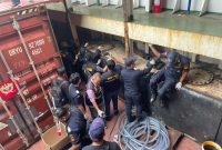 Bea Cukai Ungkap Modus Baru!!! 2,6 Ton Sabu Cair Disamarkan Bersama 1,57 Juta Batang Rokok Ilegal