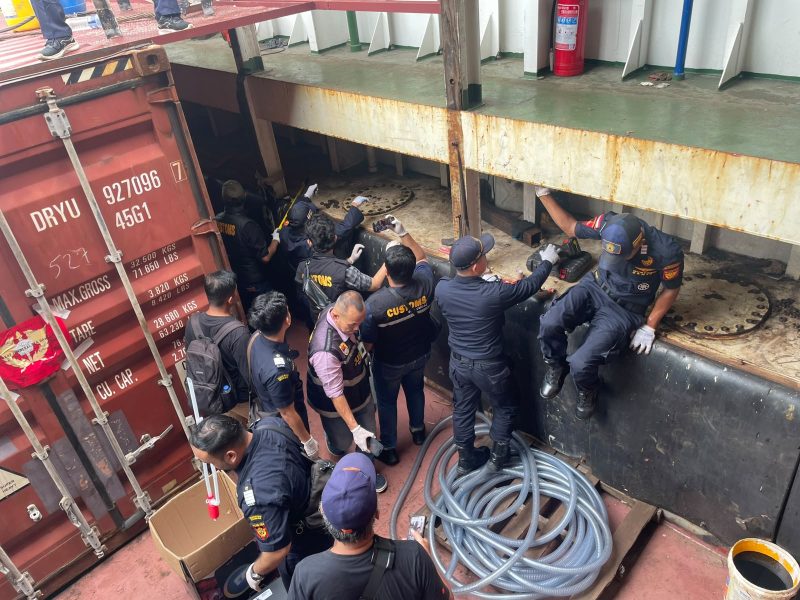 Bea Cukai Ungkap Modus Baru!!! 2,6 Ton Sabu Cair Disamarkan Bersama 1,57 Juta Batang Rokok Ilegal