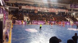 Salah satu pertandingan turnamen futsal pelajar AXIS Nation Cup 2026 di Batam.