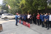 Damkar Karimun Latih 60 Karyawan Hotel Aston Tangani Kebakaran