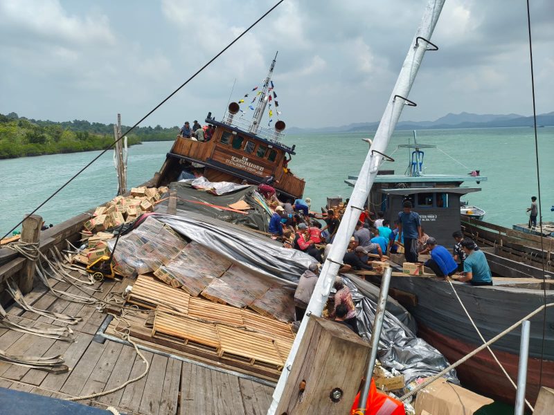 Cuaca Buruk dan Arus Kuat, KLM Sejahtera Bahari Kandas di Pulau Combol