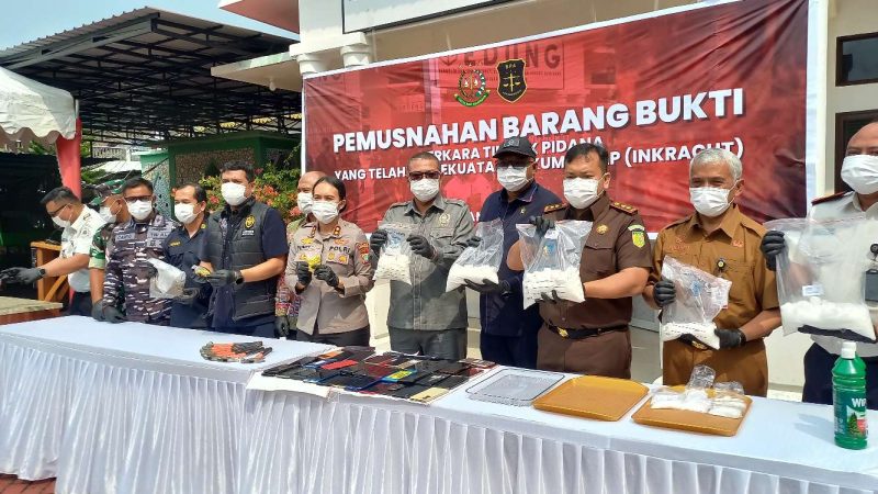 Kejari Karimun Musnahkan Barang Bukti 100 Perkara Inkracht, Sabu 4 Kg hingga Kasus TPPO