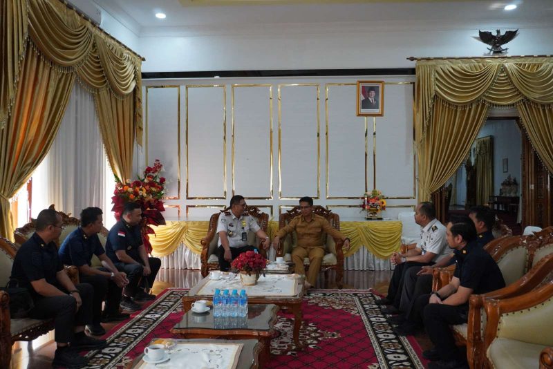 Kakanwil Ditjen Imigrasi Kepri Tinjau Pelayanan Paspor dan Pengawasan Perbatasan di Karimun