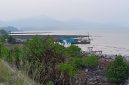 Penampak Karimun anak dari Jembatan Sanur. Dalam penglihatan, kabut asap tipis menyelimuti Karimun Anak.
