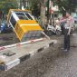 Mobil Innova Tabrak Gate Keluar Parkir Pelabuhan Karimun