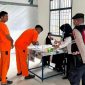 Cegah Narkoba Masuk Rutan, Petugas Geledah Kamar Warga Binaan Karimun