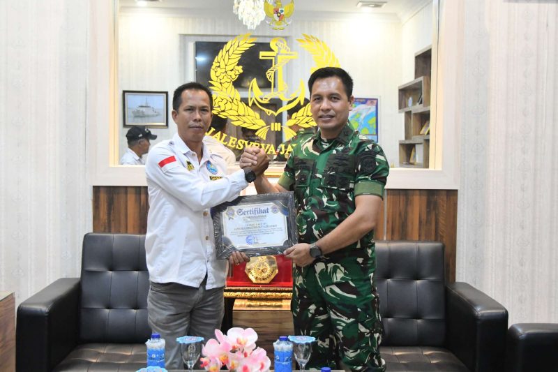 Lanal Karimun Terima Penghargaan atas Peran Gagalkan Penyelundupan Narkoba