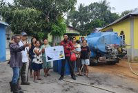 PT Karimun Granite Salurkan Air Bersih untuk Warga Teluk Setimbul yang Terdampak Kemarau
