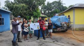 PT Karimun Granite Salurkan Air Bersih untuk Warga Teluk Setimbul yang Terdampak Kemarau