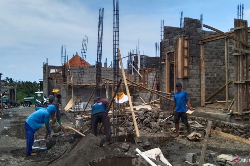 Tak Perlu Bolak-Balik Kantor, Urus PBG di Karimun Kini Bisa Online. FOTO: Antara Foto
