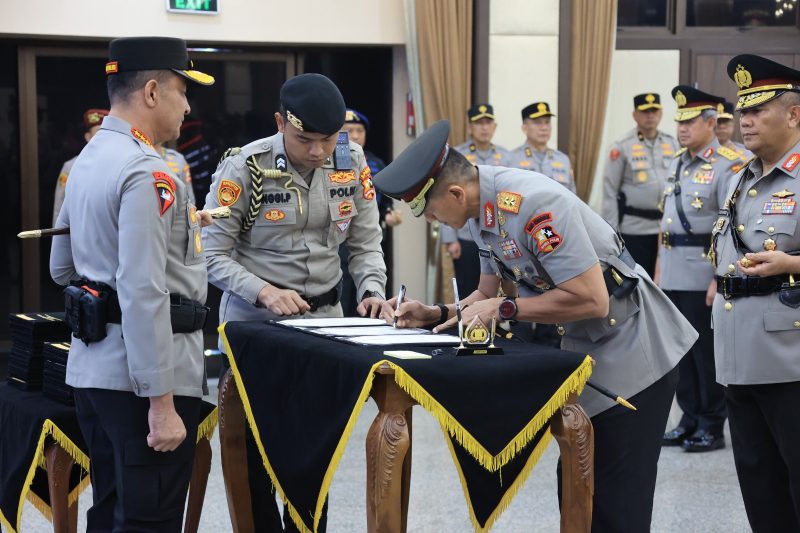 Irjen Pol Suhendri Resmi Jadi Kapolda Kepri, Asep Safrudin Kini Kabareskrim Polri