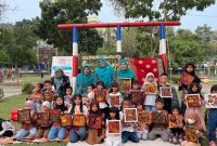 Komunitas Buka Buku Ajak Anak Membatik dan Membaca di Tepi Danau Karimun