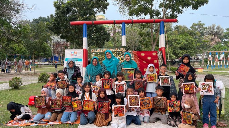 Komunitas Buka Buku Ajak Anak Membatik dan Membaca di Tepi Danau Karimun