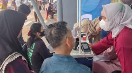 Pemeriksaan Kesehatan Gratis IHC RSBT Karimun Disambut Antusias Pengunjung KWM