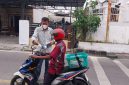 Ketua PKSB Karimun Indrawarman turun ke Jalan, Bagikan Ribuan Masker di Tengah Kabut Asap. 