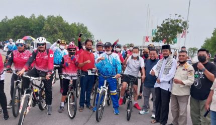 HKKA Karimun Bagikan 5.000 Masker Gratis di Tengah Kabut Asap