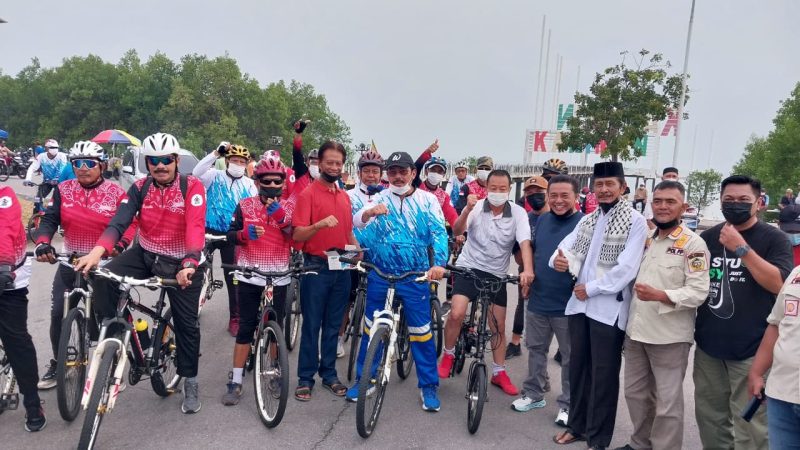 HKKA Karimun Bagikan 5.000 Masker Gratis di Tengah Kabut Asap